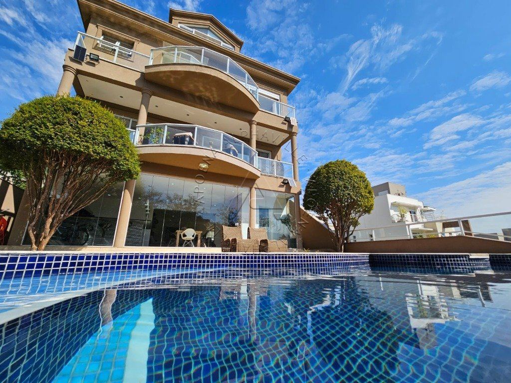 Casa com piscina à venda pela Apoena